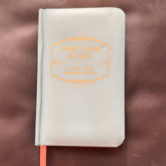 One Line a Day Memory Book - Picture 1 of 3
